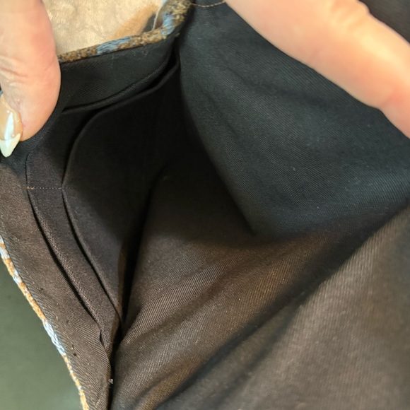 Floral Embossed Tooled Clutch - Picture 3 of 9